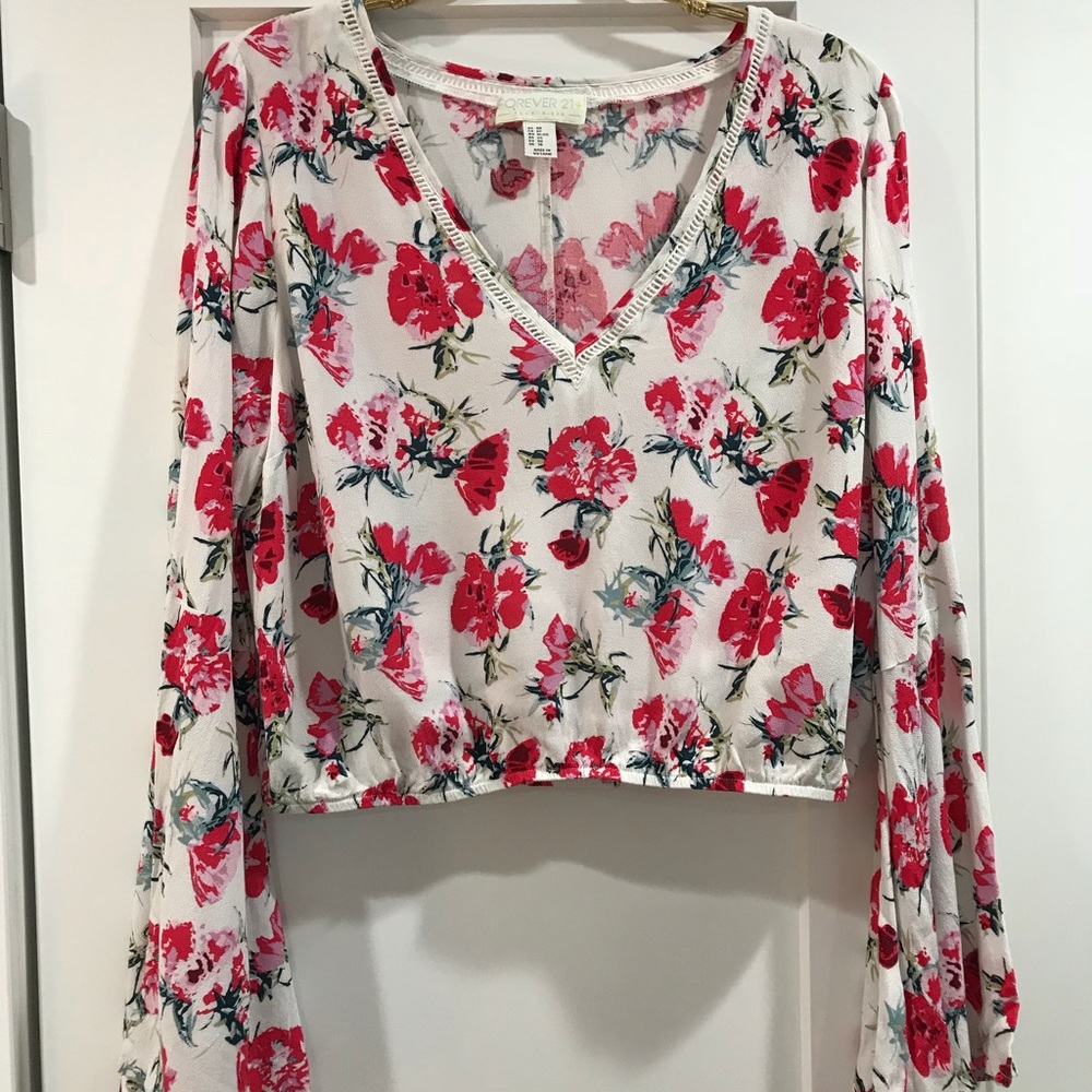 NWOT Floral 70’s bell top